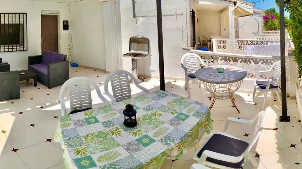 Villa Adosado de 140m2 con terraza a 50 m de la playa Dénia Exterior foto