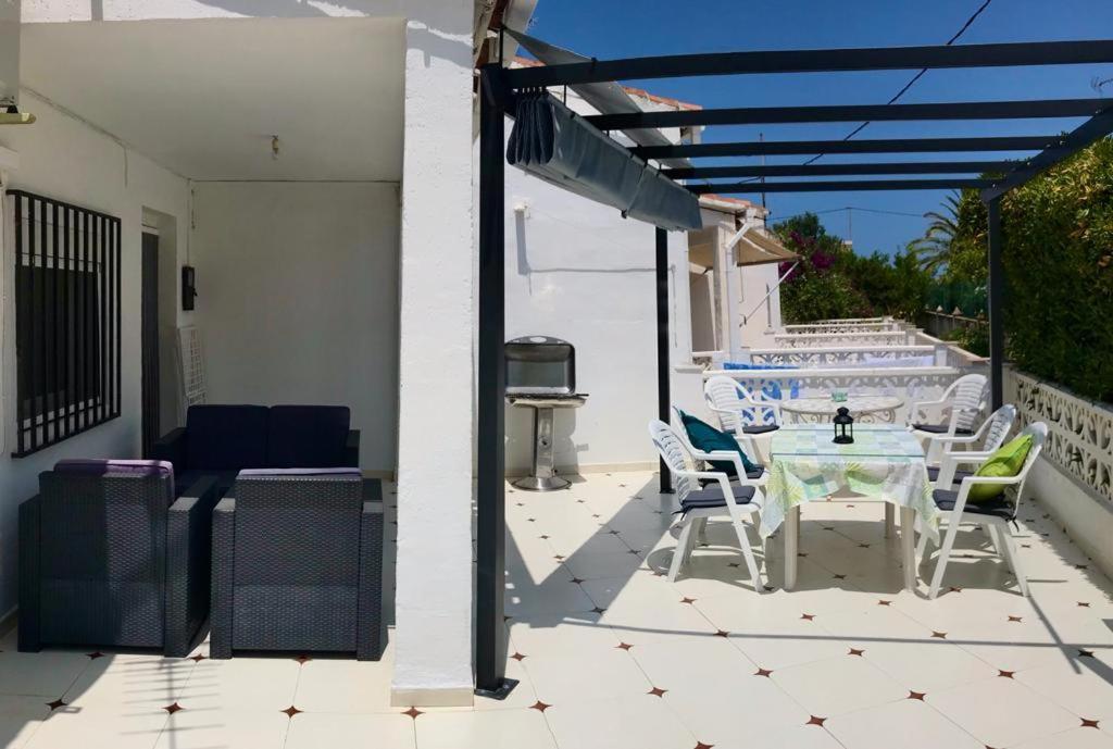 Villa Adosado de 140m2 con terraza a 50 m de la playa Dénia Exterior foto